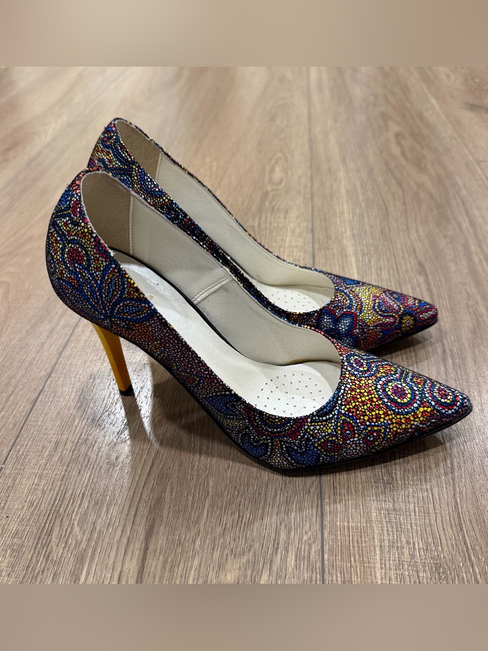 Multicolor Pointed-Toe Women’s Pumps with Yellow Heel, 38